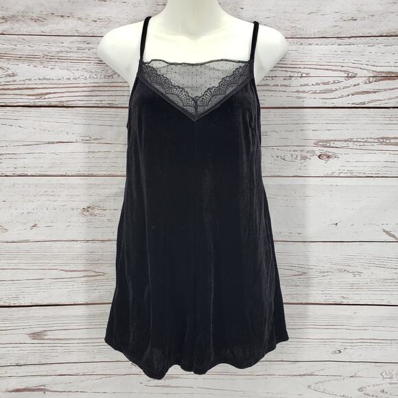 BCBGeneration New Women's Black Velvet Lace Pockets Romper Size Small - Picture 1 of 12